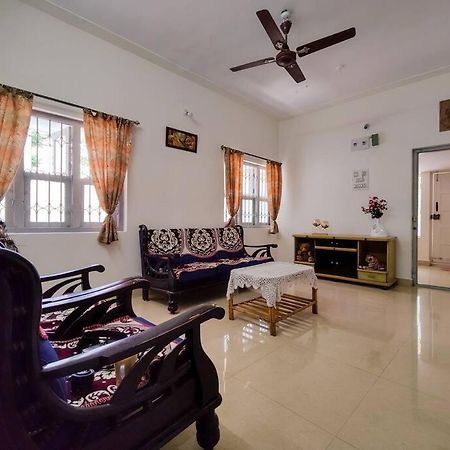 Comfy 2-Bedroom House In Sanjaynagar, Bengaluru Bangalore Exterior foto