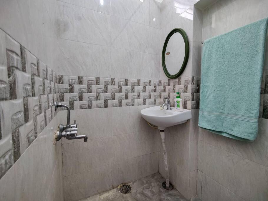 Comfy 2-Bedroom House In Sanjaynagar, Bengaluru Bangalore Exterior foto